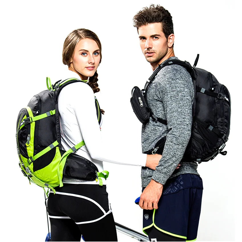 Trail Gear Accessories: 20L Waterproof, Breathable, Lightweight Hydration Backpack With Bladder and Rain Cover / Rungear