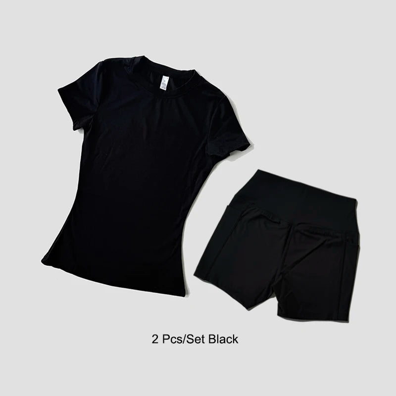 Women's Rungear Apparel: Seamless, Knitted Sportswear Fitness Set - Short Sleeved Crop Top With Gym Shorts / Rungear