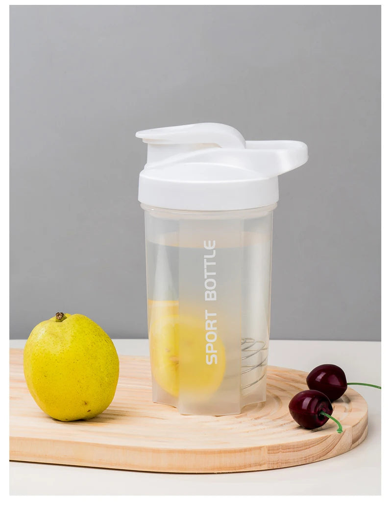 600ml Leakproof Protein Shaker Bottle with Measurement Scale – Portable Sports Mixing Cup for Gym, Outdoor Fitness & Training | RUNGEAR
