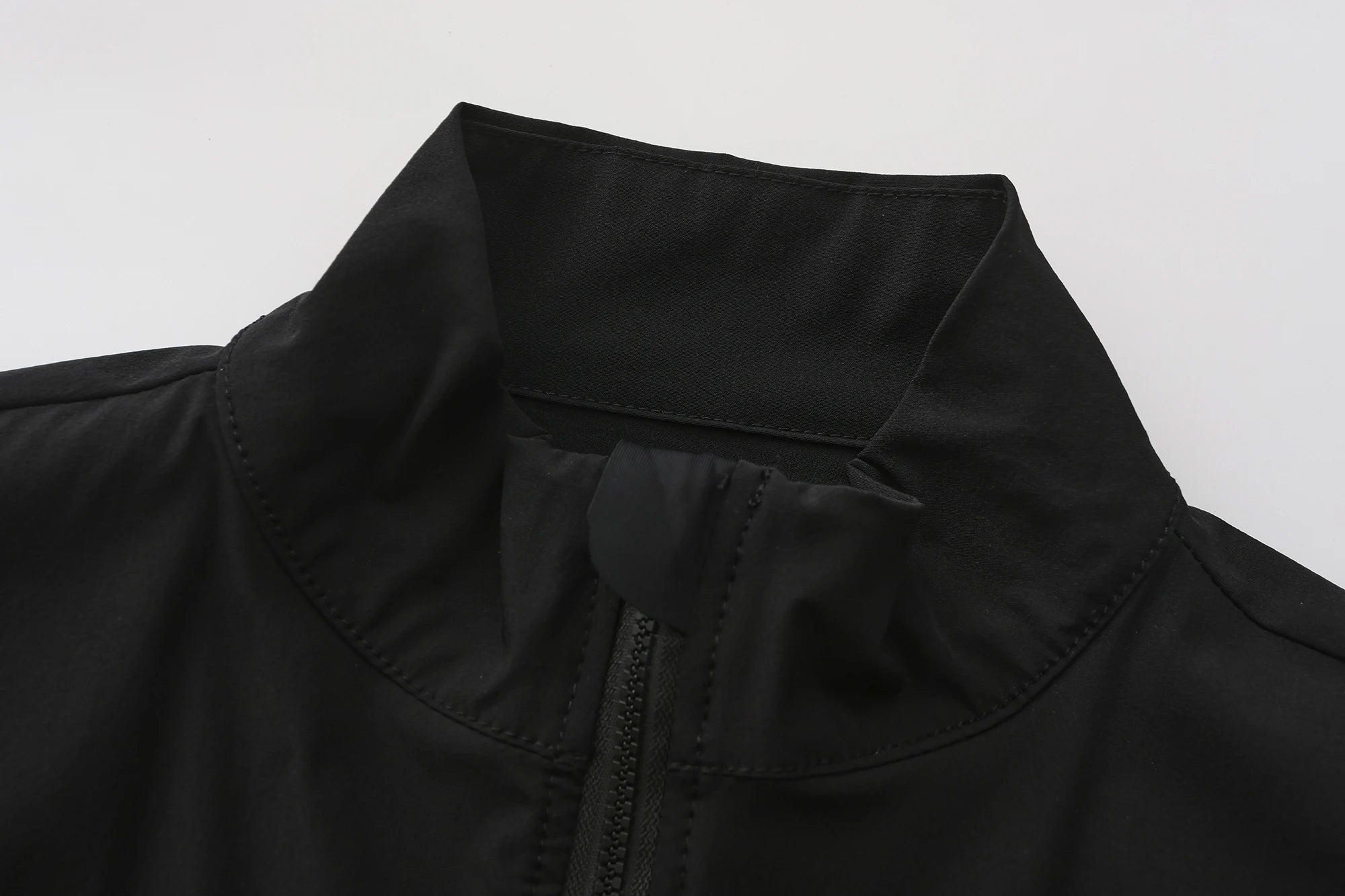 Men's Winter Running Gear: Windproof, Lightweight, Sleeveless Jacket / Rungear