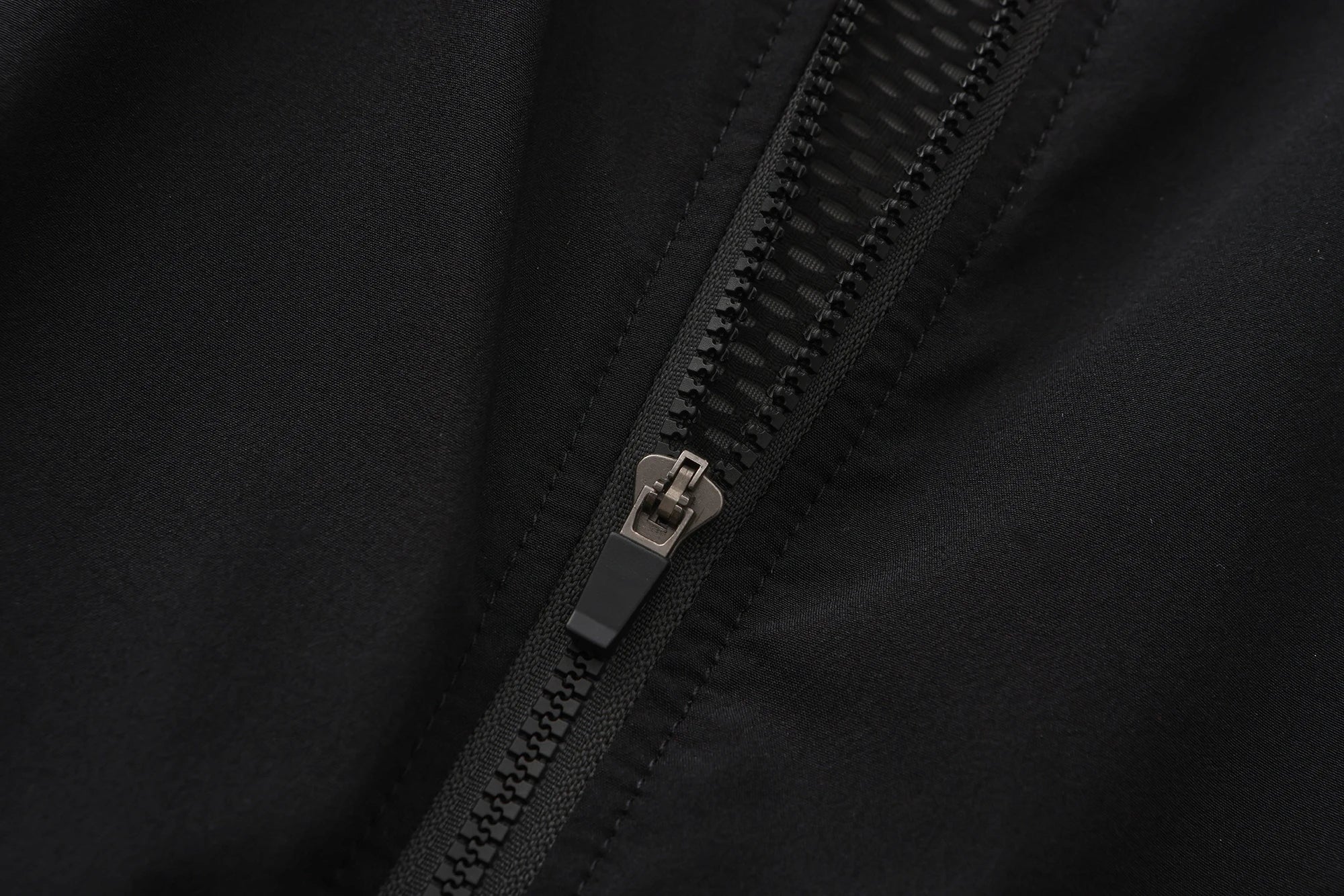 Men's Winter Running Gear: Windproof, Lightweight, Sleeveless Jacket / Rungear