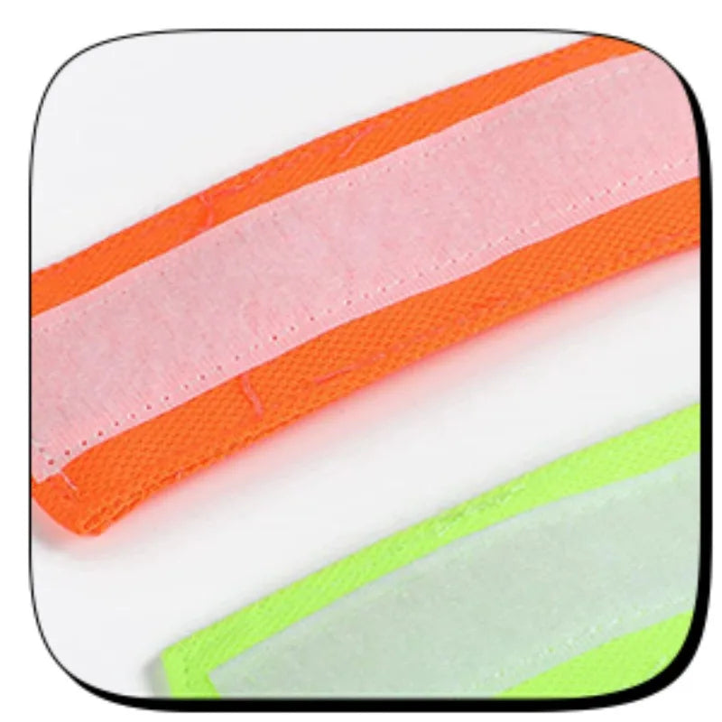 Dog Gear Accessories: Reflective, High Visibility Triangle Scarf, Suitable for Small and Medium-Sized Dogs / Rungear