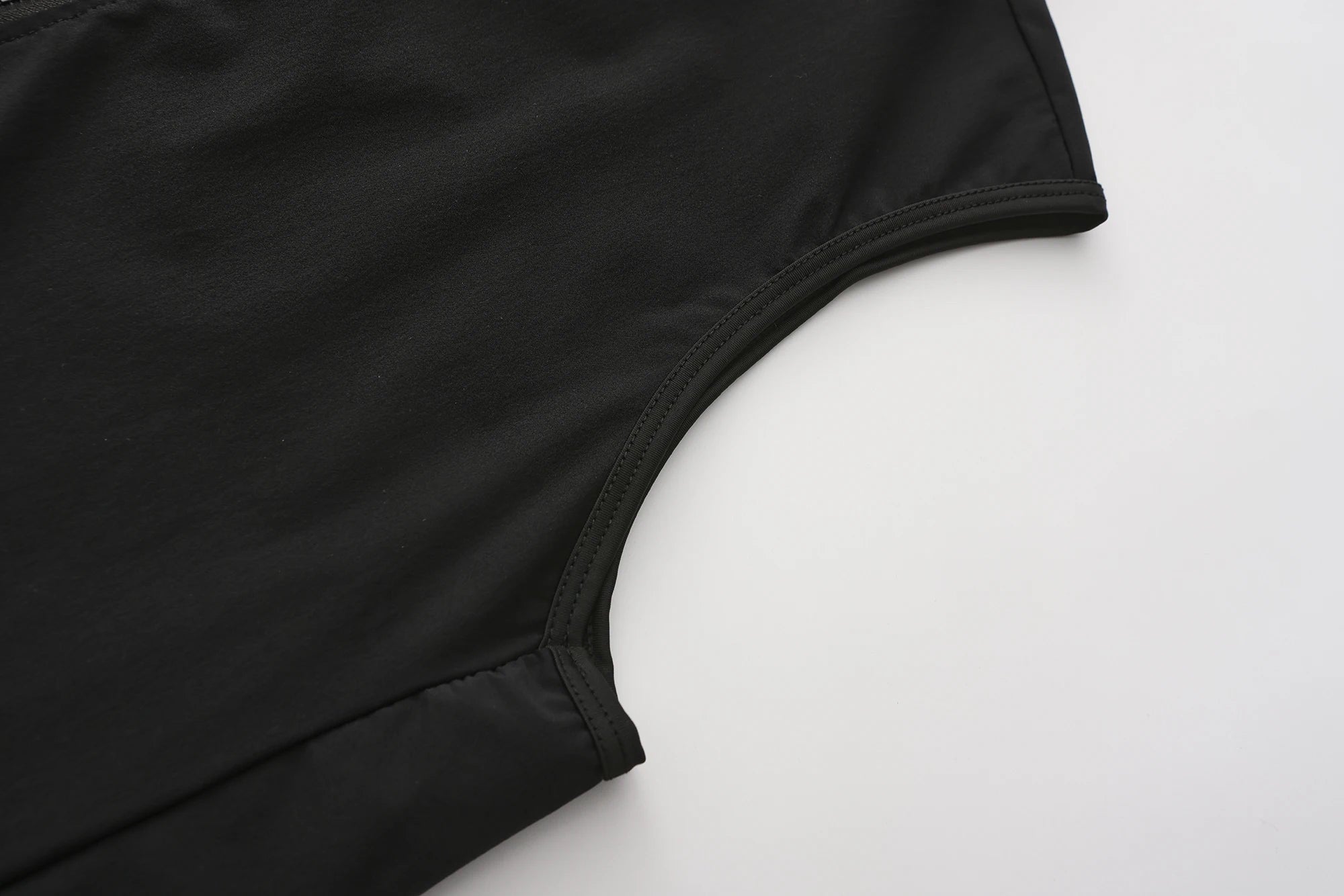 Men's Winter Running Gear: Windproof, Lightweight, Sleeveless Jacket / Rungear