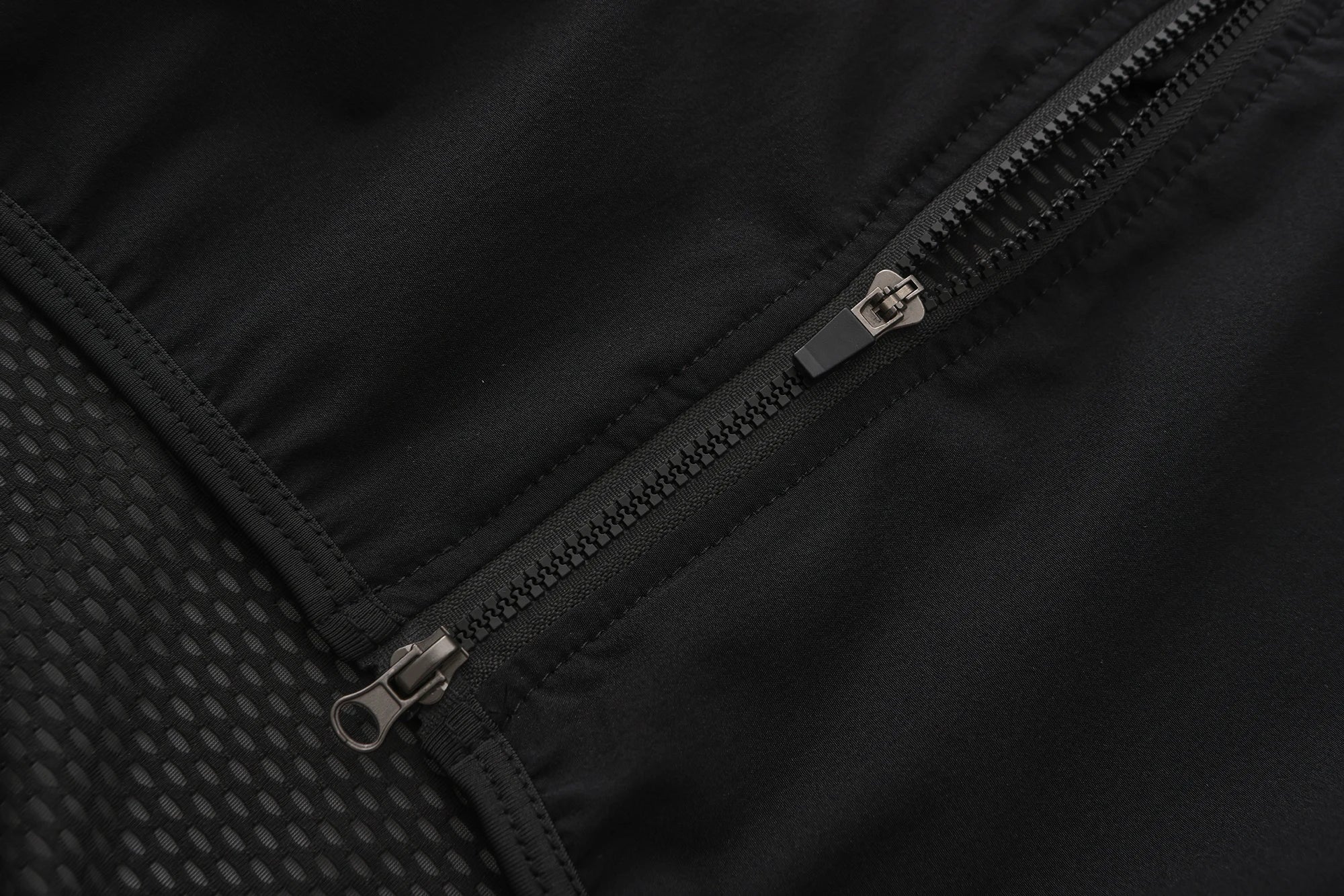Men's Winter Running Gear: Windproof, Lightweight, Sleeveless Jacket / Rungear