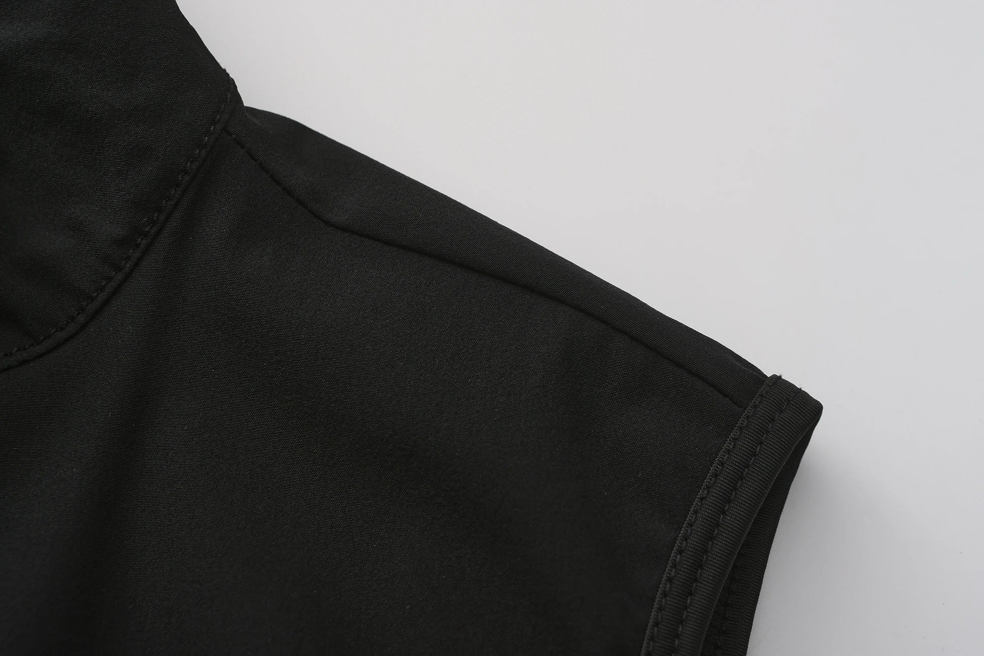 Men's Winter Running Gear: Windproof, Lightweight, Sleeveless Jacket / Rungear